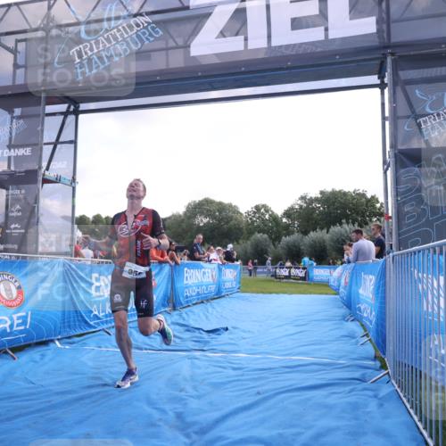 25.08.2024 - Elbe Triathlon Hamburg H.Heesch http://msf.ph/oto/6851851 25.08.2024 10:48:30 Ziel 359 meine-sportfotos.de