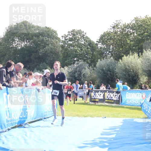 25.08.2024 - Elbe Triathlon Hamburg H.Heesch http://msf.ph/oto/6851869 25.08.2024 10:48:40 Ziel 121, 258 meine-sportfotos.de
