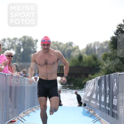25.08.2024 - Elbe Triathlon Hamburg H.Heesch http://msf.ph/oto/6851885 25.08.2024 15:27:00 Schwimmen  meine-sportfotos.de