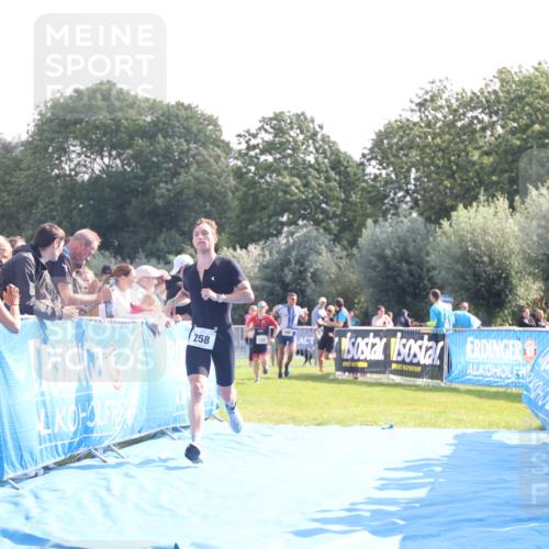 25.08.2024 - Elbe Triathlon Hamburg H.Heesch http://msf.ph/oto/6851889 25.08.2024 10:48:40 Ziel 121, 258 meine-sportfotos.de