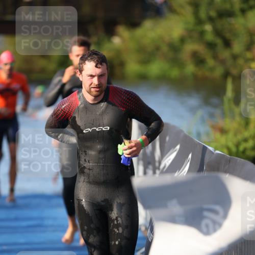 25.08.2024 - Elbe Triathlon Hamburg H.Heesch http://msf.ph/oto/6851896 25.08.2024 08:59:51 Schwimmen 209, 222, 274, 311 meine-sportfotos.de