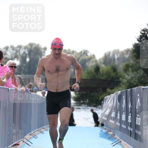 25.08.2024 - Elbe Triathlon Hamburg H.Heesch http://msf.ph/oto/6851901 25.08.2024 15:27:00 Schwimmen  meine-sportfotos.de