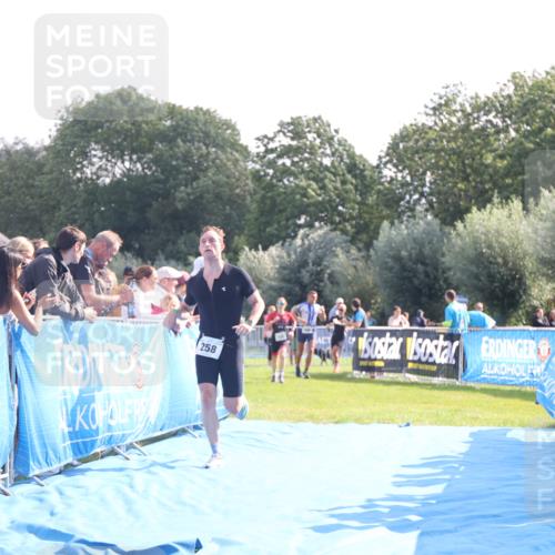 25.08.2024 - Elbe Triathlon Hamburg H.Heesch http://msf.ph/oto/6851906 25.08.2024 10:48:40 Ziel 121, 258 meine-sportfotos.de