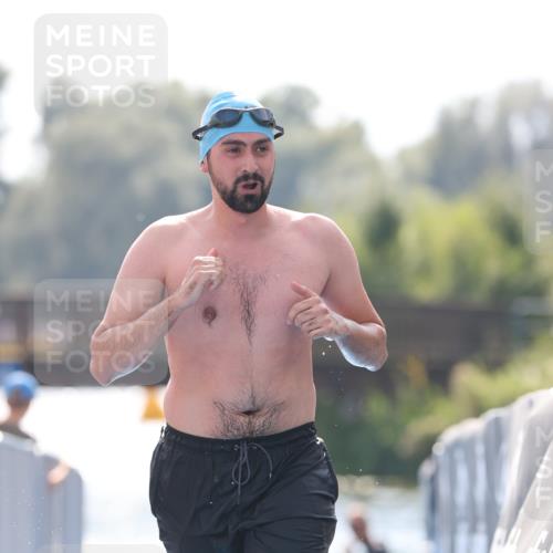 25.08.2024 - Elbe Triathlon Hamburg H.Heesch http://msf.ph/oto/6851919 25.08.2024 15:27:31 Schwimmen  meine-sportfotos.de