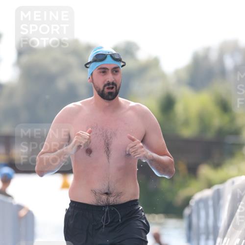 25.08.2024 - Elbe Triathlon Hamburg H.Heesch http://msf.ph/oto/6851924 25.08.2024 15:27:31 Schwimmen  meine-sportfotos.de