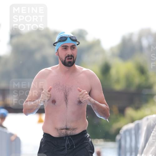 25.08.2024 - Elbe Triathlon Hamburg H.Heesch http://msf.ph/oto/6851931 25.08.2024 15:27:31 Schwimmen  meine-sportfotos.de