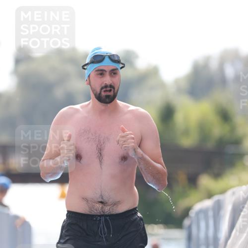 25.08.2024 - Elbe Triathlon Hamburg H.Heesch http://msf.ph/oto/6851935 25.08.2024 15:27:31 Schwimmen  meine-sportfotos.de