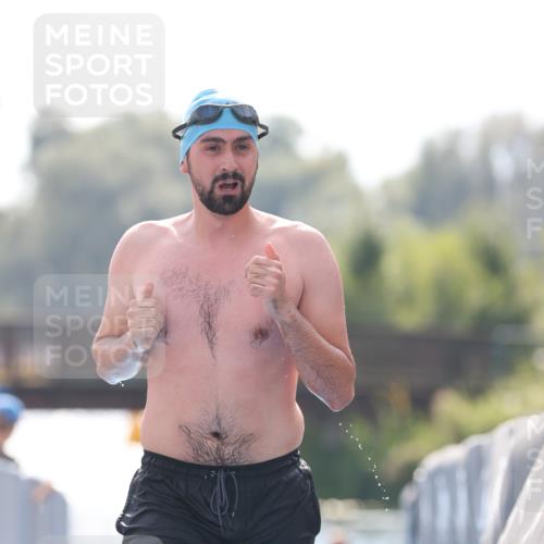 25.08.2024 - Elbe Triathlon Hamburg H.Heesch http://msf.ph/oto/6851940 25.08.2024 15:27:31 Schwimmen  meine-sportfotos.de