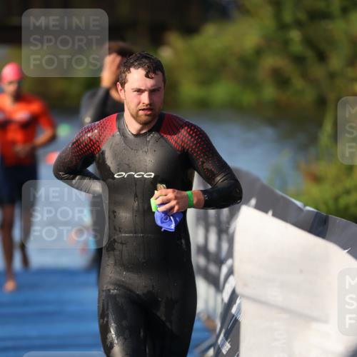 25.08.2024 - Elbe Triathlon Hamburg H.Heesch http://msf.ph/oto/6851949 25.08.2024 08:59:51 Schwimmen 209, 222, 274, 311 meine-sportfotos.de