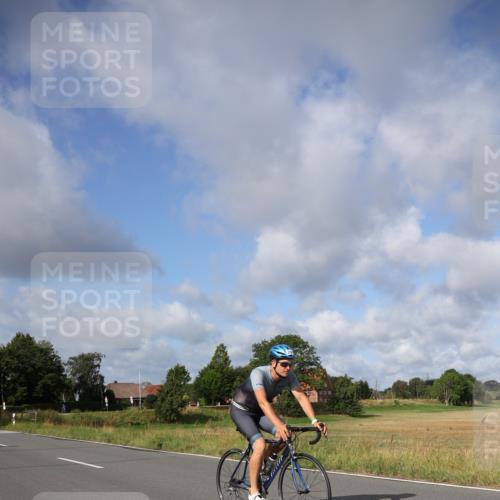 25.08.2024 - Elbe Triathlon Hamburg Fuchs,  Jonas http://msf.ph/oto/6851953 25.08.2024 09:58:36 Radfahren 455, 285, 388, 345, 417 meine-sportfotos.de