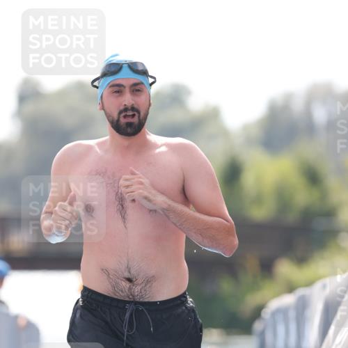 25.08.2024 - Elbe Triathlon Hamburg H.Heesch http://msf.ph/oto/6851955 25.08.2024 15:27:31 Schwimmen  meine-sportfotos.de
