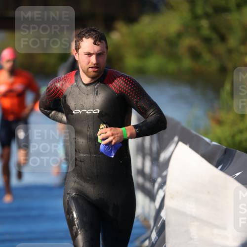 25.08.2024 - Elbe Triathlon Hamburg H.Heesch http://msf.ph/oto/6851966 25.08.2024 08:59:51 Schwimmen 209, 222, 274, 311 meine-sportfotos.de