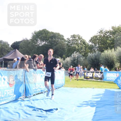 25.08.2024 - Elbe Triathlon Hamburg H.Heesch http://msf.ph/oto/6851967 25.08.2024 10:48:40 Ziel 121, 258 meine-sportfotos.de