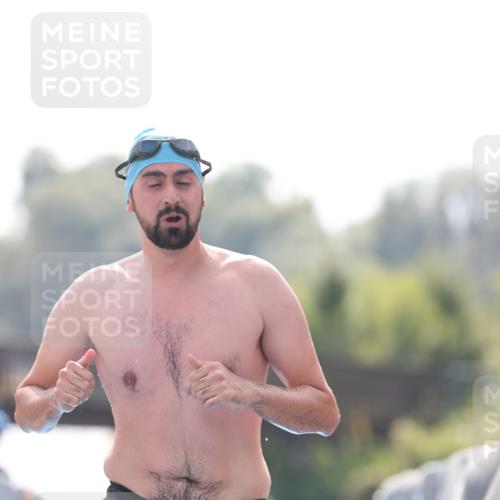 25.08.2024 - Elbe Triathlon Hamburg H.Heesch http://msf.ph/oto/6851968 25.08.2024 15:27:32 Schwimmen  meine-sportfotos.de