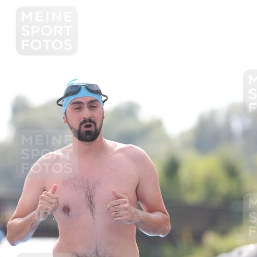 25.08.2024 - Elbe Triathlon Hamburg H.Heesch http://msf.ph/oto/6851972 25.08.2024 15:27:32 Schwimmen  meine-sportfotos.de