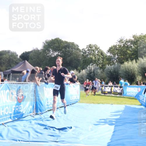 25.08.2024 - Elbe Triathlon Hamburg H.Heesch http://msf.ph/oto/6851985 25.08.2024 10:48:40 Ziel 121, 258 meine-sportfotos.de