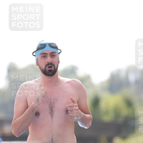25.08.2024 - Elbe Triathlon Hamburg H.Heesch http://msf.ph/oto/6851986 25.08.2024 15:27:32 Schwimmen  meine-sportfotos.de