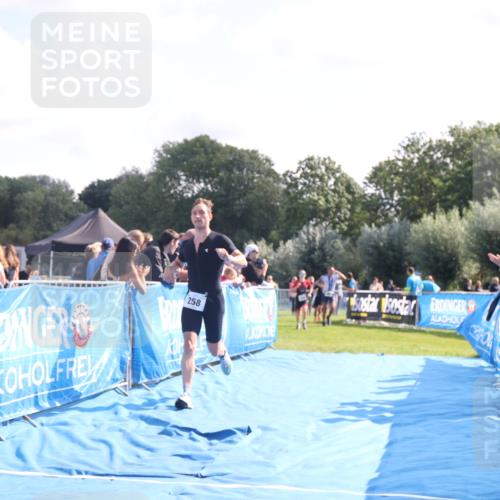 25.08.2024 - Elbe Triathlon Hamburg H.Heesch http://msf.ph/oto/6851993 25.08.2024 10:48:40 Ziel 121, 258 meine-sportfotos.de