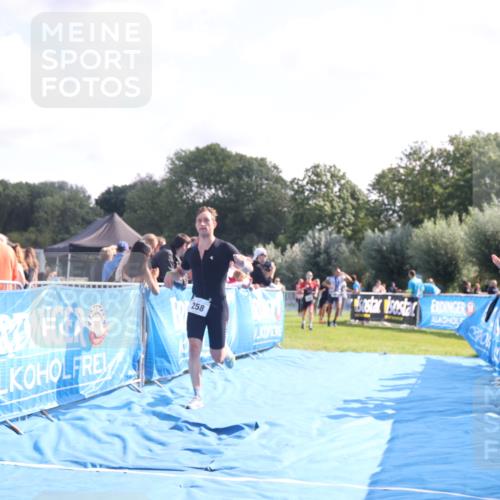 25.08.2024 - Elbe Triathlon Hamburg H.Heesch http://msf.ph/oto/6852000 25.08.2024 10:48:40 Ziel 121, 258 meine-sportfotos.de