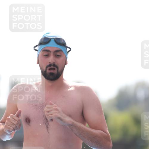 25.08.2024 - Elbe Triathlon Hamburg H.Heesch http://msf.ph/oto/6852004 25.08.2024 15:27:32 Schwimmen  meine-sportfotos.de