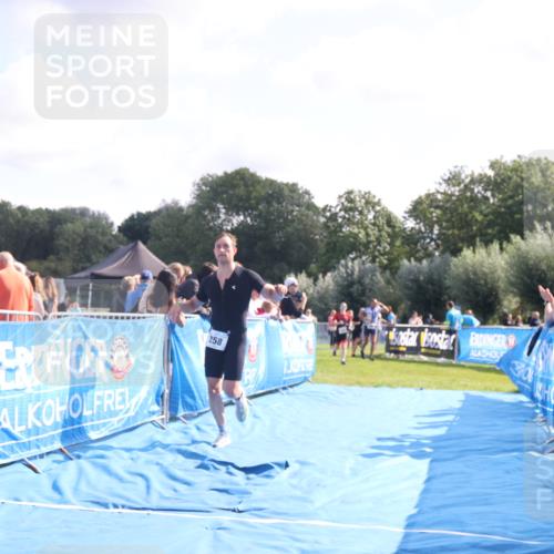 25.08.2024 - Elbe Triathlon Hamburg H.Heesch http://msf.ph/oto/6852007 25.08.2024 10:48:41 Ziel 121, 258 meine-sportfotos.de