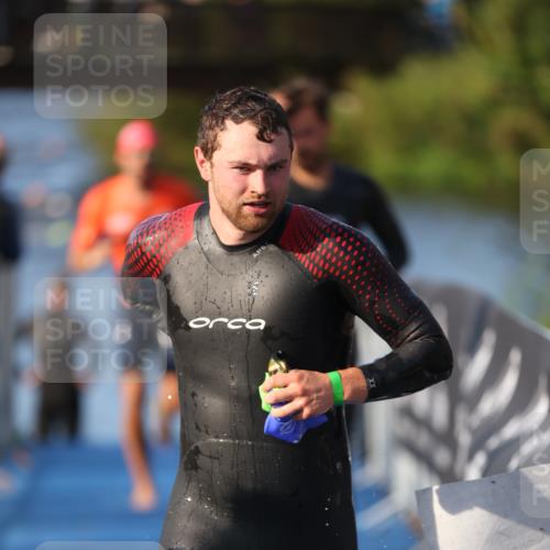 25.08.2024 - Elbe Triathlon Hamburg H.Heesch http://msf.ph/oto/6852011 25.08.2024 08:59:52 Schwimmen 209, 222, 274, 311 meine-sportfotos.de