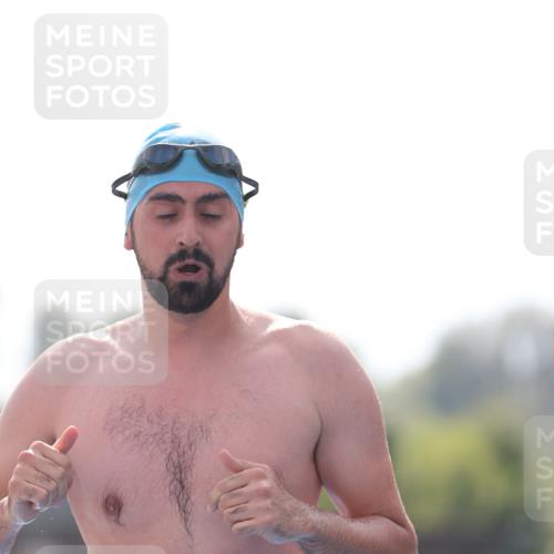 25.08.2024 - Elbe Triathlon Hamburg H.Heesch http://msf.ph/oto/6852017 25.08.2024 15:27:32 Schwimmen  meine-sportfotos.de