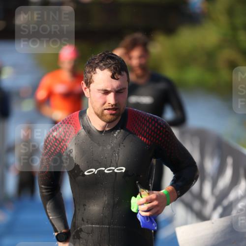 25.08.2024 - Elbe Triathlon Hamburg H.Heesch http://msf.ph/oto/6852028 25.08.2024 08:59:52 Schwimmen 209, 222, 274, 311 meine-sportfotos.de