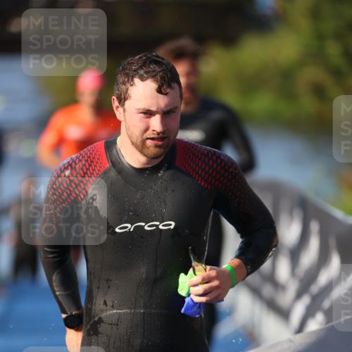 25.08.2024 - Elbe Triathlon Hamburg H.Heesch http://msf.ph/oto/6852040 25.08.2024 08:59:52 Schwimmen 209, 222, 274, 311 meine-sportfotos.de
