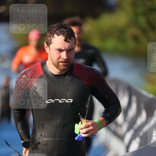 25.08.2024 - Elbe Triathlon Hamburg H.Heesch http://msf.ph/oto/6852044 25.08.2024 08:59:52 Schwimmen 209, 222, 274, 311 meine-sportfotos.de