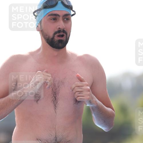 25.08.2024 - Elbe Triathlon Hamburg H.Heesch http://msf.ph/oto/6852051 25.08.2024 15:27:33 Schwimmen  meine-sportfotos.de