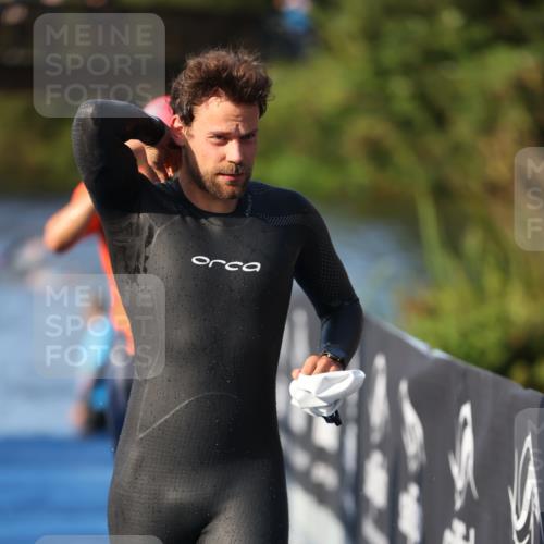 25.08.2024 - Elbe Triathlon Hamburg H.Heesch http://msf.ph/oto/6852056 25.08.2024 08:59:54 Schwimmen 209, 222, 274, 311 meine-sportfotos.de