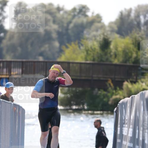 25.08.2024 - Elbe Triathlon Hamburg H.Heesch http://msf.ph/oto/6852058 25.08.2024 15:28:07 Schwimmen  meine-sportfotos.de