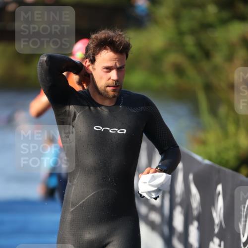 25.08.2024 - Elbe Triathlon Hamburg H.Heesch http://msf.ph/oto/6852059 25.08.2024 08:59:54 Schwimmen 209, 222, 274, 311 meine-sportfotos.de