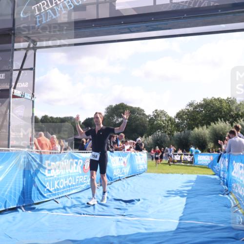25.08.2024 - Elbe Triathlon Hamburg H.Heesch http://msf.ph/oto/6852071 25.08.2024 10:48:41 Ziel 121, 258 meine-sportfotos.de