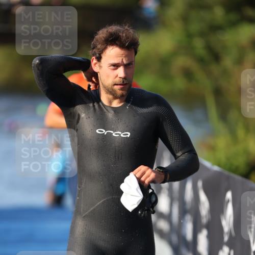 25.08.2024 - Elbe Triathlon Hamburg H.Heesch http://msf.ph/oto/6852074 25.08.2024 08:59:54 Schwimmen 209, 222, 274, 311 meine-sportfotos.de