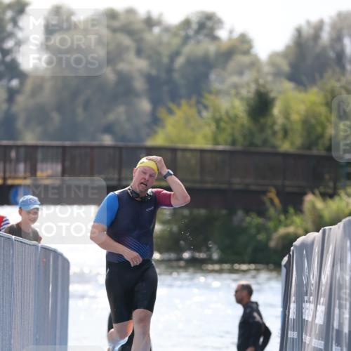25.08.2024 - Elbe Triathlon Hamburg H.Heesch http://msf.ph/oto/6852075 25.08.2024 15:28:07 Schwimmen  meine-sportfotos.de