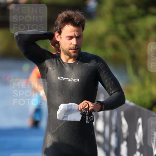 25.08.2024 - Elbe Triathlon Hamburg H.Heesch http://msf.ph/oto/6852088 25.08.2024 08:59:54 Schwimmen 209, 222, 274, 311 meine-sportfotos.de