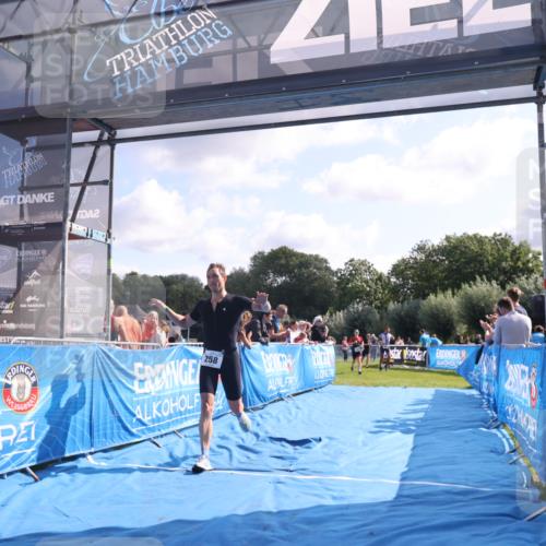 25.08.2024 - Elbe Triathlon Hamburg H.Heesch http://msf.ph/oto/6852094 25.08.2024 10:48:41 Ziel 121, 258 meine-sportfotos.de