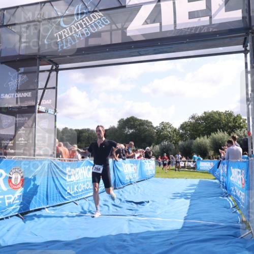 25.08.2024 - Elbe Triathlon Hamburg H.Heesch http://msf.ph/oto/6852100 25.08.2024 10:48:41 Ziel 121, 258 meine-sportfotos.de