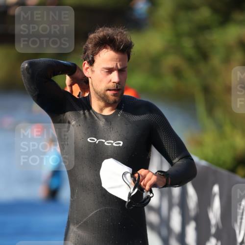 25.08.2024 - Elbe Triathlon Hamburg H.Heesch http://msf.ph/oto/6852103 25.08.2024 08:59:54 Schwimmen 209, 222, 274, 311 meine-sportfotos.de