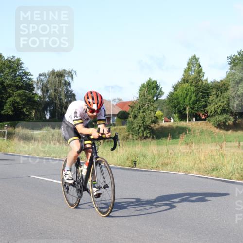 25.08.2024 - Elbe Triathlon Hamburg Fuchs,  Jonas http://msf.ph/oto/6852104 25.08.2024 09:15:37 Radfahren 302, 70, 88, 126 meine-sportfotos.de
