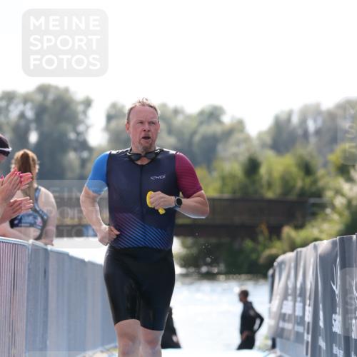 25.08.2024 - Elbe Triathlon Hamburg H.Heesch http://msf.ph/oto/6852109 25.08.2024 15:28:11 Schwimmen  meine-sportfotos.de