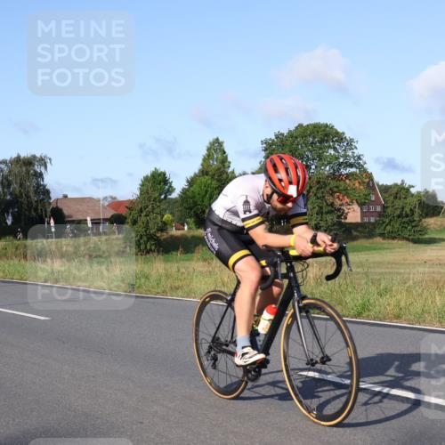 25.08.2024 - Elbe Triathlon Hamburg Fuchs,  Jonas http://msf.ph/oto/6852112 25.08.2024 09:15:37 Radfahren 302, 70, 88, 126 meine-sportfotos.de