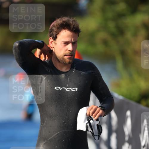 25.08.2024 - Elbe Triathlon Hamburg H.Heesch http://msf.ph/oto/6852116 25.08.2024 08:59:54 Schwimmen 209, 222, 274, 311 meine-sportfotos.de