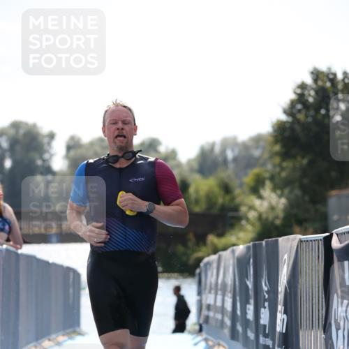 25.08.2024 - Elbe Triathlon Hamburg H.Heesch http://msf.ph/oto/6852128 25.08.2024 15:28:11 Schwimmen  meine-sportfotos.de