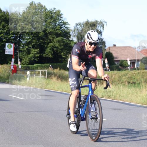 25.08.2024 - Elbe Triathlon Hamburg Fuchs,  Jonas http://msf.ph/oto/6852132 25.08.2024 09:15:38 Radfahren 302, 70, 88, 126 meine-sportfotos.de
