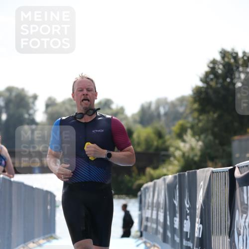 25.08.2024 - Elbe Triathlon Hamburg H.Heesch http://msf.ph/oto/6852134 25.08.2024 15:28:11 Schwimmen  meine-sportfotos.de
