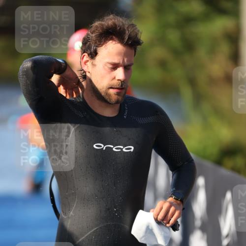 25.08.2024 - Elbe Triathlon Hamburg H.Heesch http://msf.ph/oto/6852146 25.08.2024 08:59:55 Schwimmen 209, 222, 274, 311 meine-sportfotos.de