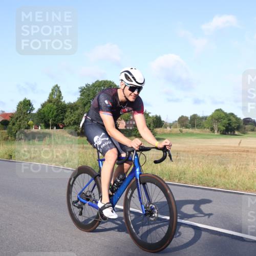 25.08.2024 - Elbe Triathlon Hamburg Fuchs,  Jonas http://msf.ph/oto/6852152 25.08.2024 09:15:39 Radfahren 70, 88, 126 meine-sportfotos.de